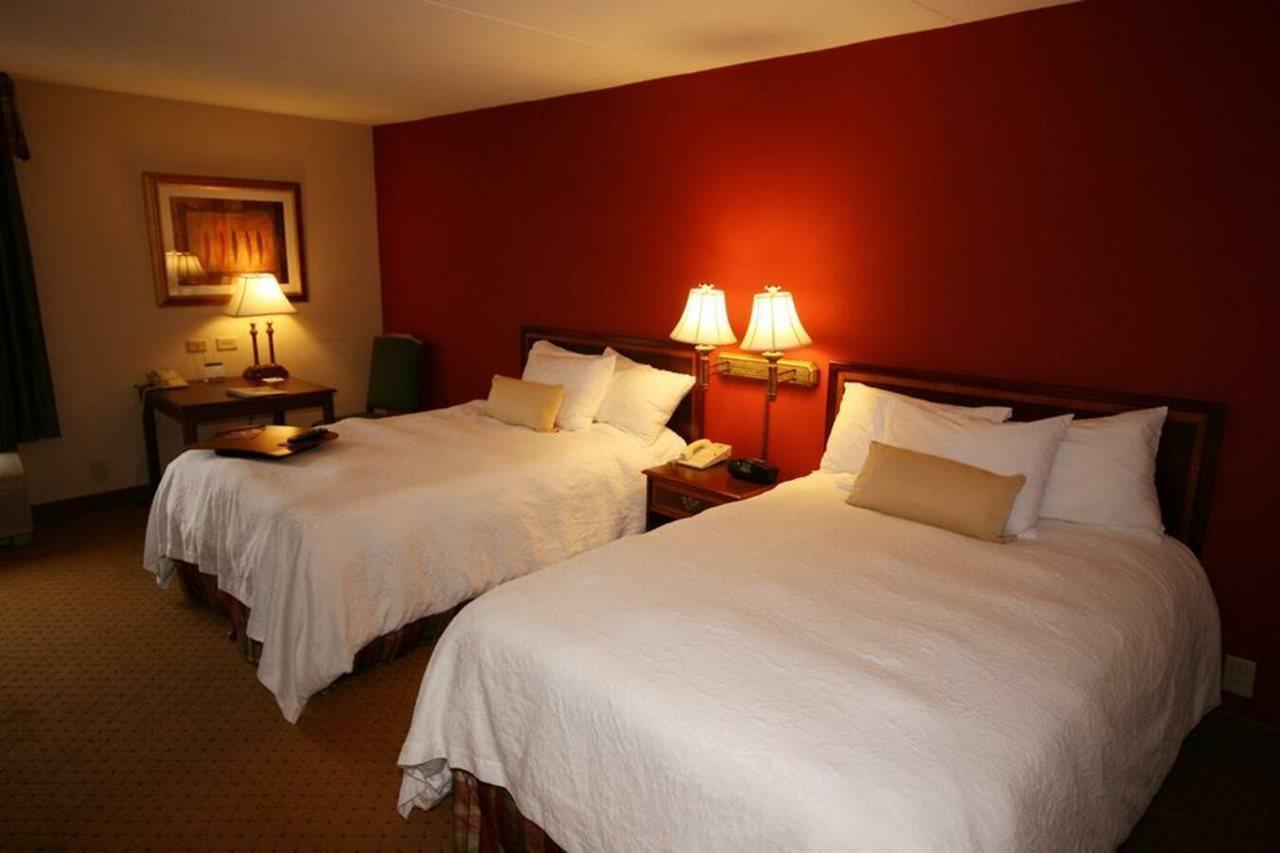 Hampton Inn Pennsville Exterior photo